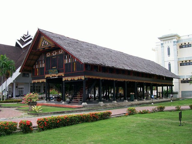 gambar rumah adat nanggroe aceh darussalam.JPG