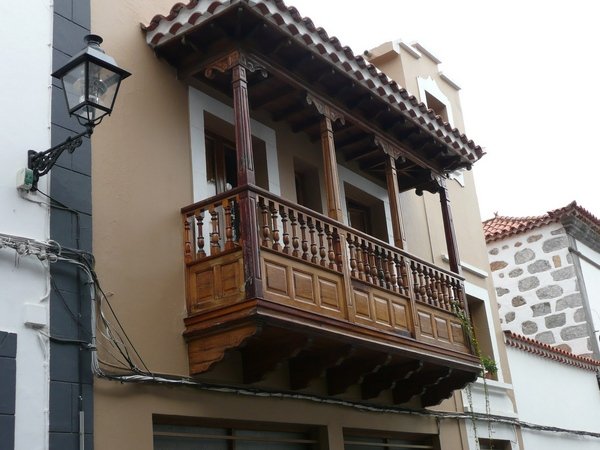 Wooden-Balcony-Design-Ideas.jpg