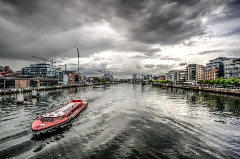 liffey-2344368_1920.jpg