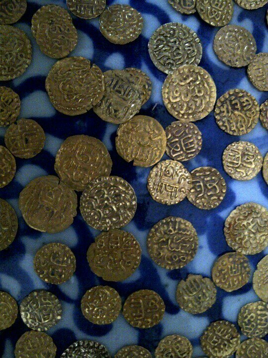 Koin emas tua dari Aceh.jpg