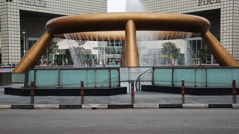 Suntec fountain of wealth.jpg