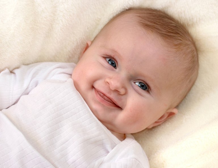 Infants_Smile_Face_460176.jpg