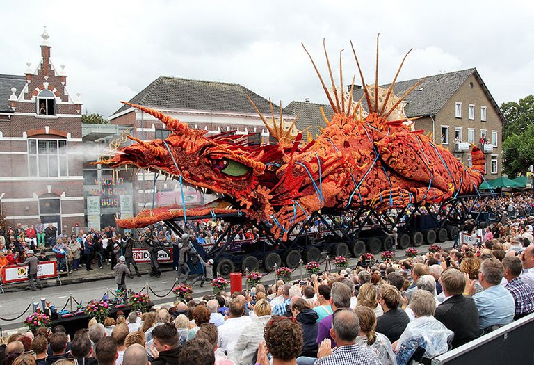 flower-sculpture-parade-corso-zundert-2016-netherlands-64.jpg