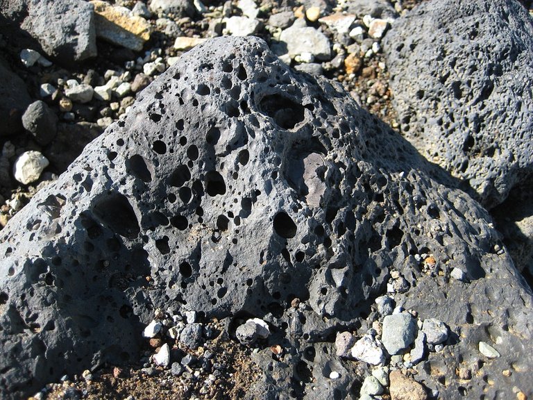 volcanic-rock-1720550_960_720.jpg