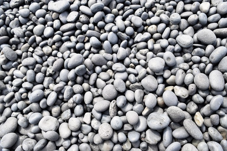 pebbles-2615673_1280.jpg