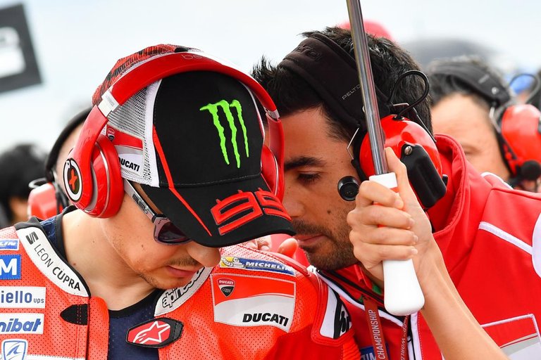 99-jorge-lorenzo-esplg5_4526.gallery_full_top_lg.jpg