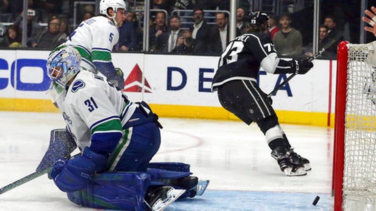 APTOPIX_Canucks_Kings_Hockey_43996.jpg