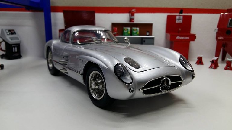 Mercedes Benz 300SLR.jpg