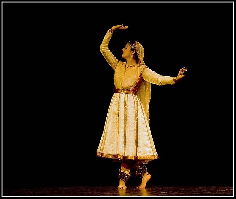 Kathak_3518221230_60ffe2a59c_o.jpg