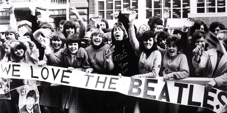 o-beatles-fans-1964-facebook.jpg