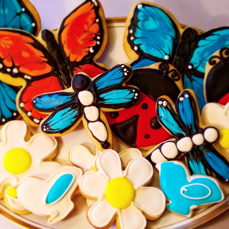 large butterflies dragonflies and daisies_vs_sweets.jpg