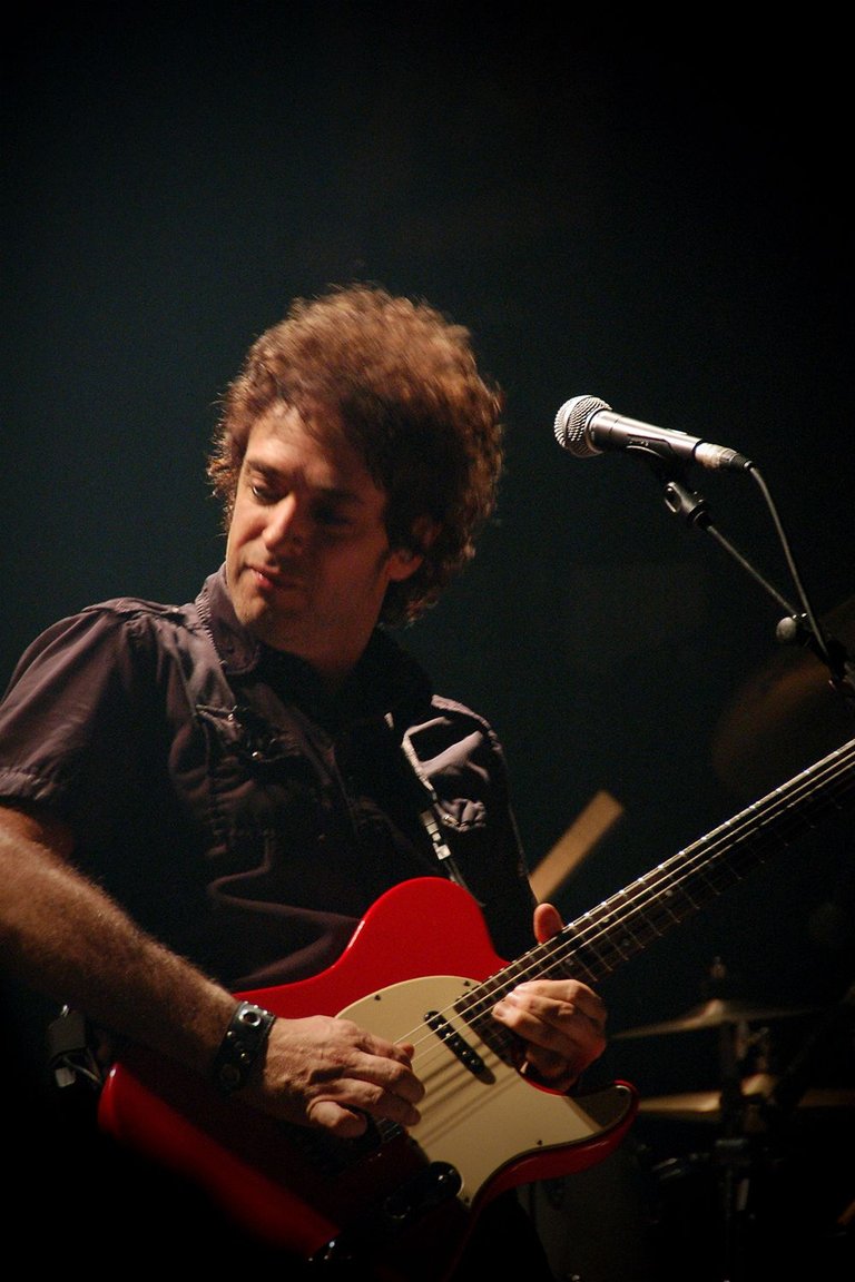 Gustavo_Cerati,_Madrid,_2006.10.10.jpg