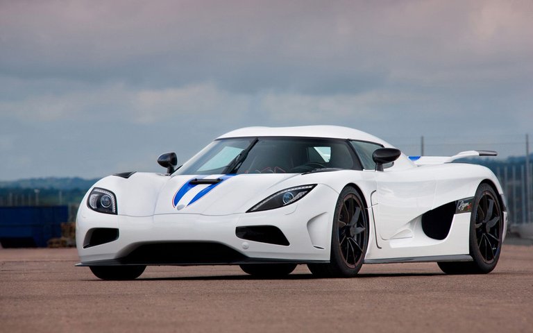 2013-Koenigsegg-Agera-R-Static-White-1-1440x900.jpg