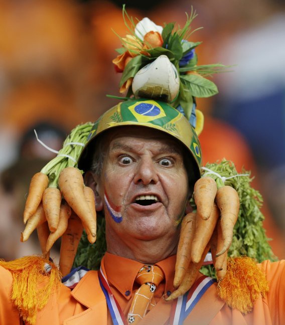 this-dutch-fan-didnt-have-enough-orange-so-he-added-some-carrots.jpg