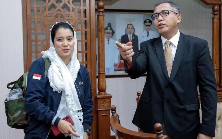 Marcella Zalianty saat bertemu wakil gubernur Aceh membahas penggarapan film Laksamana Malahayati.jpg