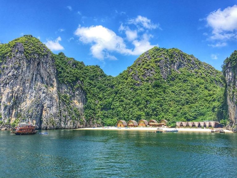 Ha Long Bay Hut.jpg