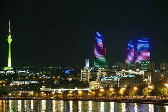 baku-bulvar-by-night.jpg