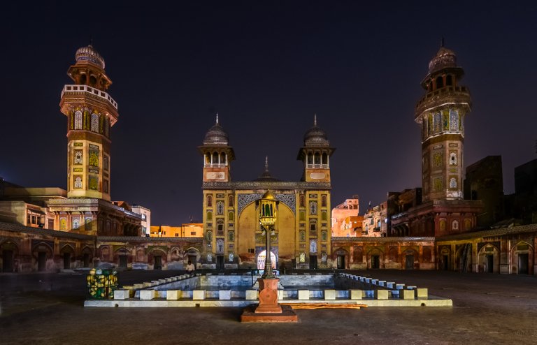 Entrance_of_Wazir_Khan_Mosque.jpg