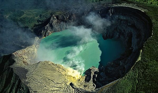 Kawah-Ijen.jpg