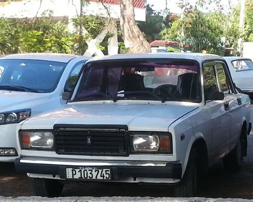 automovil marca LADA modelo 2107.jpg