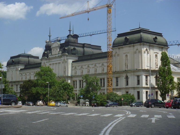 (95) Edificio gubernamental al lado de la Catedral Alexander Nevsky.JPG