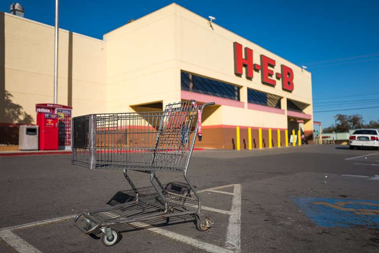 scottball_h-e-b_eastside_houstonstreet_grocery_market_12-4-2015-1.jpg