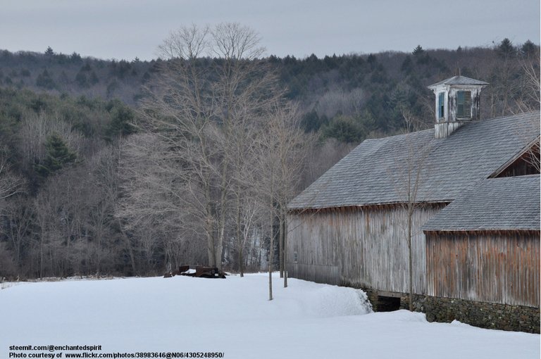 BarnsInSnow-030118.jpg