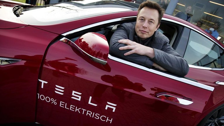 tesla-ceo-elon-musk_f50a7b7a-3186-11e7-aae9-524ad91d2809.jpg