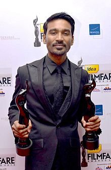 Dhanush_at_60th_South_Filmfare_Awards,_2013.jpg