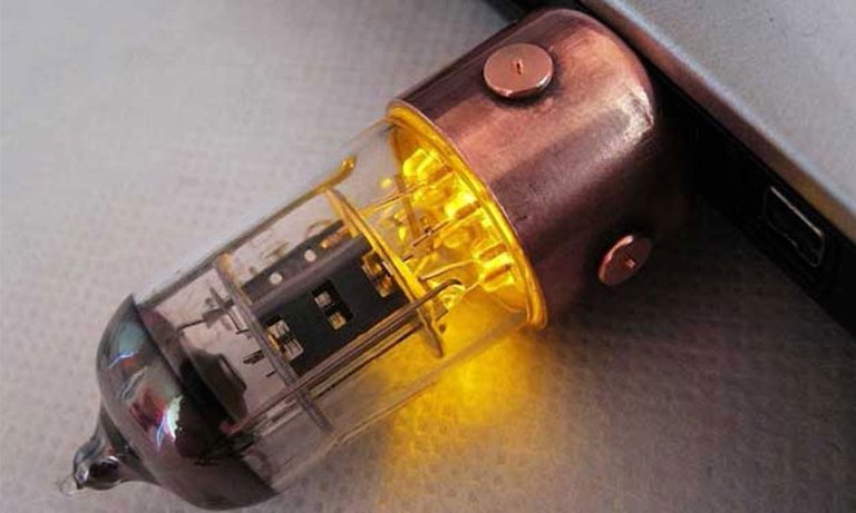 Handmade-Steampunk-USB-Drive.jpg