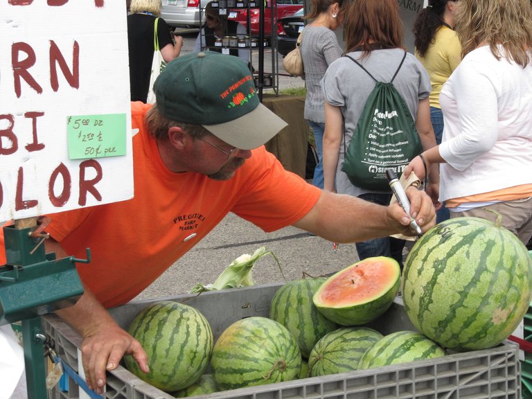 Farmers_Market_in_Lansing_Michigan.jpg