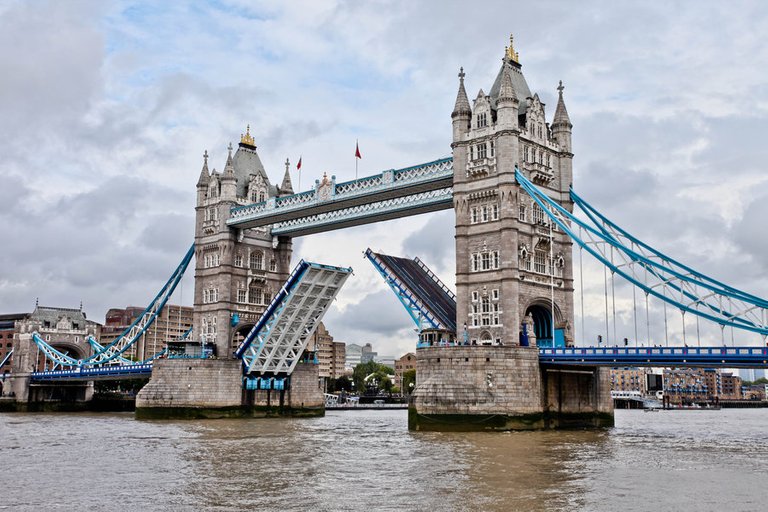 london-bridge-closed.jpg