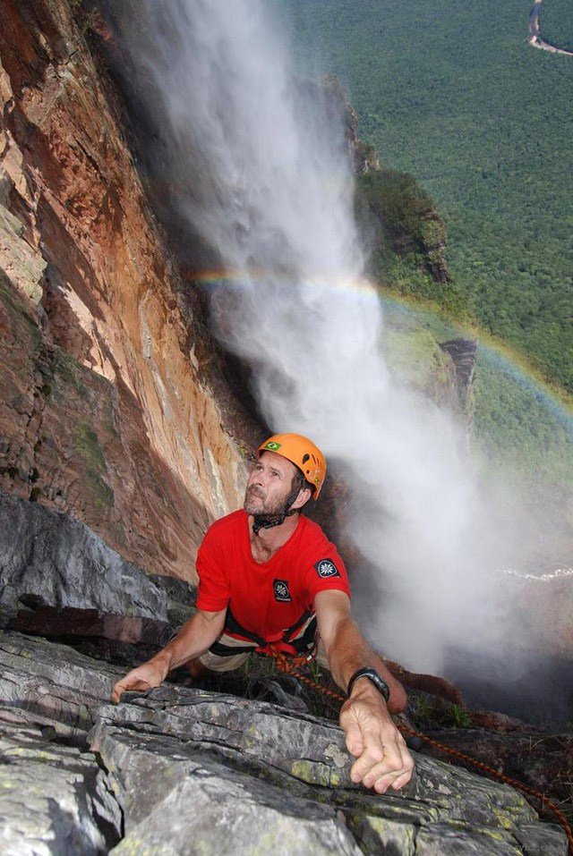 4-equipo-brasileno-venezolano-en-la-concava-del-salto-angel-foto-Waldemar-Niclevicz.jpg