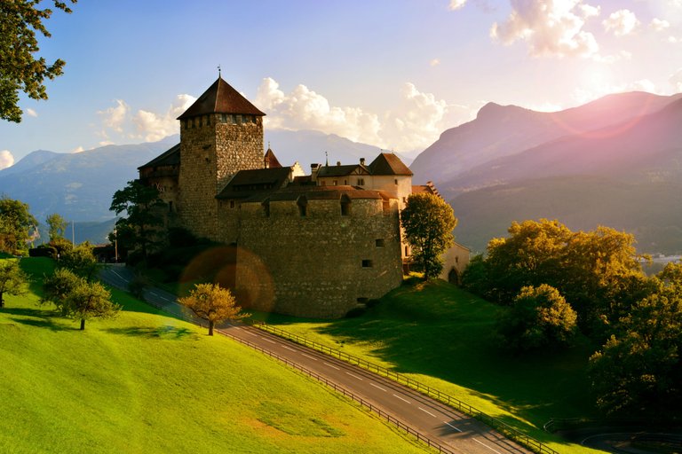 vaduz-castle-gray-concrete-mountain-wallpaper.jpg