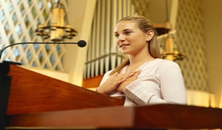 adolescentes-en-la-iglesia.jpg