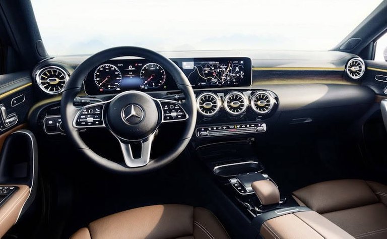 2018-mercedes-benz-a-class-interior_827x510_61511514286.jpg