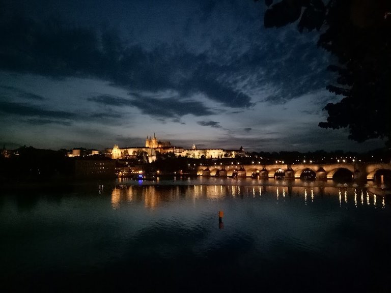 prague_night.jpg