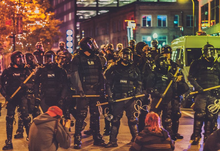 2008_Republican_National_Convention_Protests,_Rage_Against_the_Machine_Concert_in_Downtown_Minneapolis,_Minnesota_(23690209639).jpg
