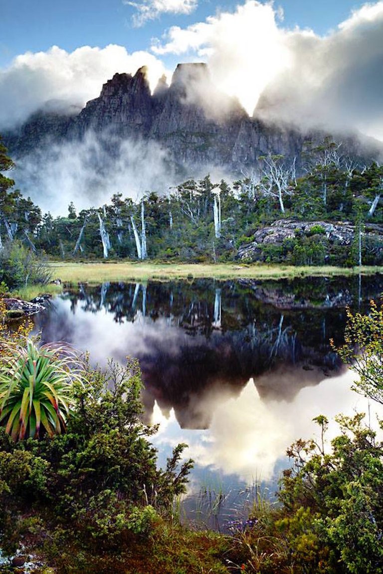 Beautiful-Reflective-Photo-Of-The-Labyrinth-Tasmania-Australia.jpg