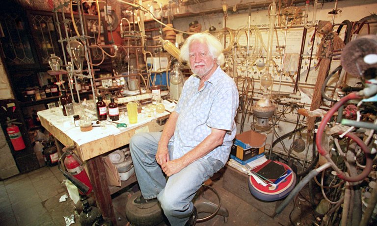 Alexander-Shulgin-in-his--009.jpg