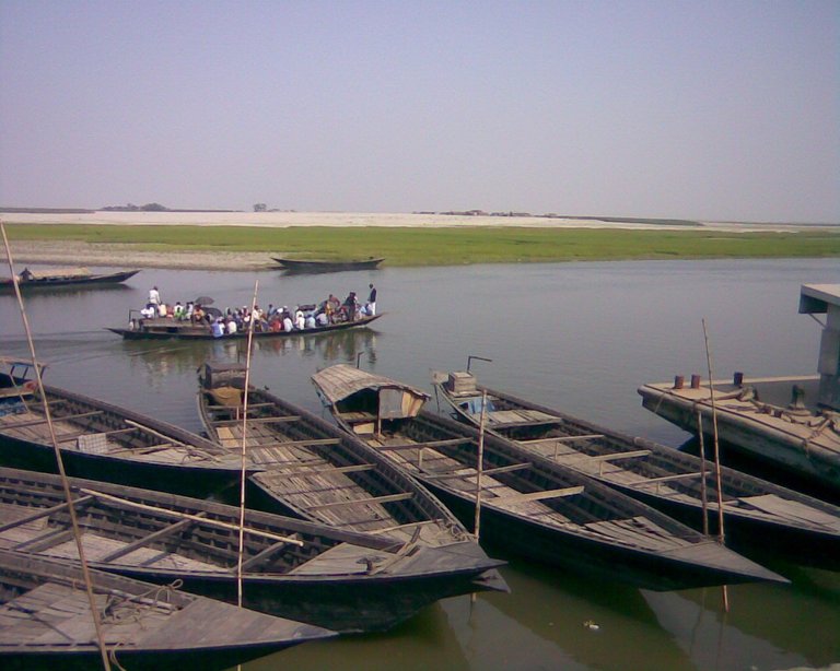 boats-at-balashi-ghat-balashi-ghat-gaibandha.jpg