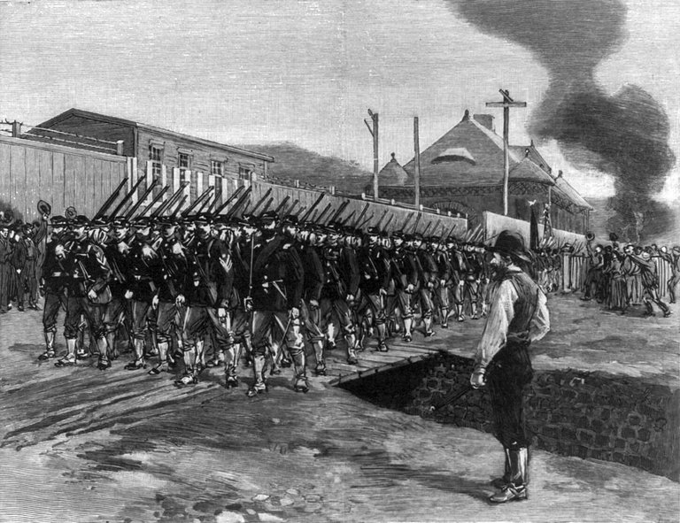 Homestead_Strike_-_18th_Regiment_arrives_cph.3b03430.jpg