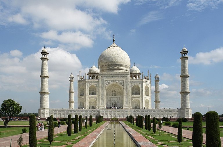 800px-Taj_Mahal_(Edited).jpeg