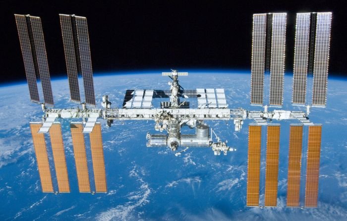 La-Stazione-Spaziale-Internazionale-in-orbita-a-380-chilometri-sopra-di-noi-150-miliardi..jpg