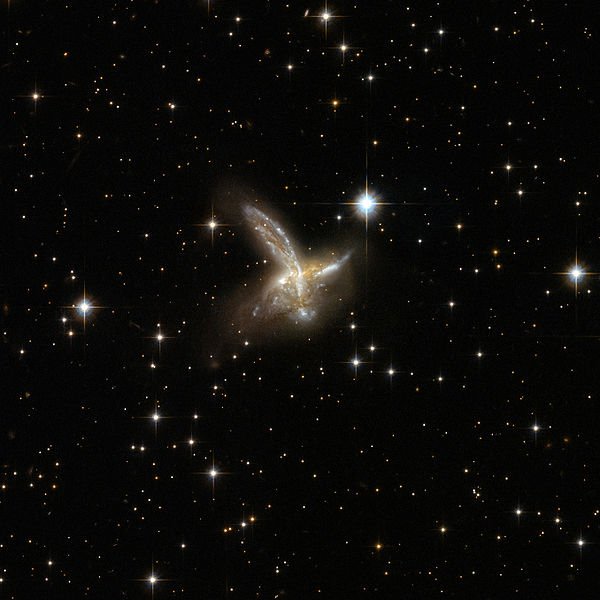600px-Hubble_Interacting_Galaxy_ESO_593-8_2008-04-244.jpg
