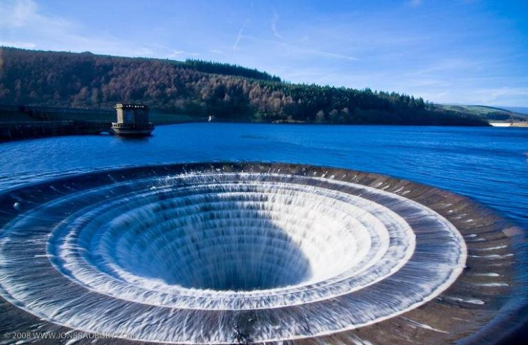 giant-dam-spillway-ladybower-resevoir.jpg