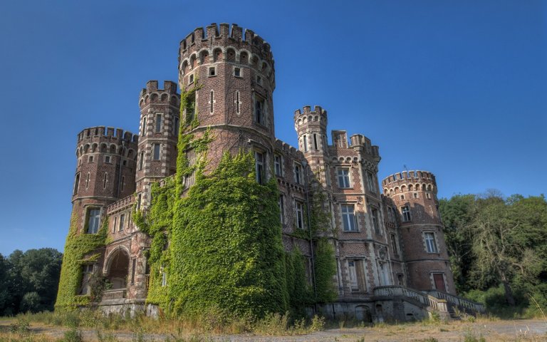 851855-castle.jpg