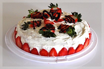 r_cake_with_strawberry_filling16.jpg
