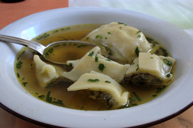 Maultaschen_suppe.jpg