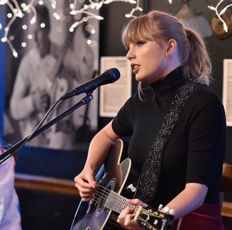 taylor-swift-craig-wiseman-bluebird-cafe.jpg